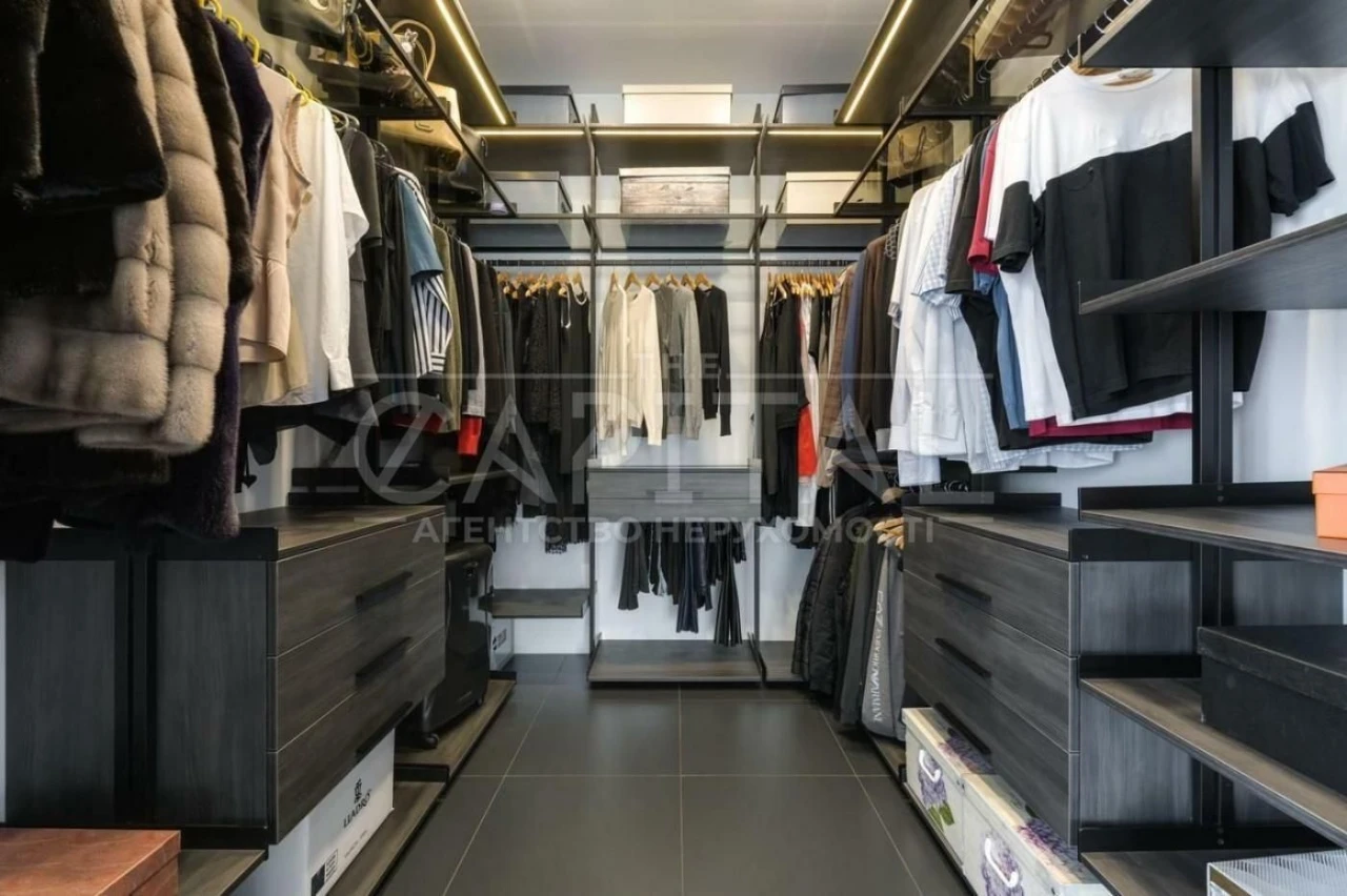 3-кімнатна квартира 180 м2 з дизайнерським ремонтом, тераса в ЖК Та