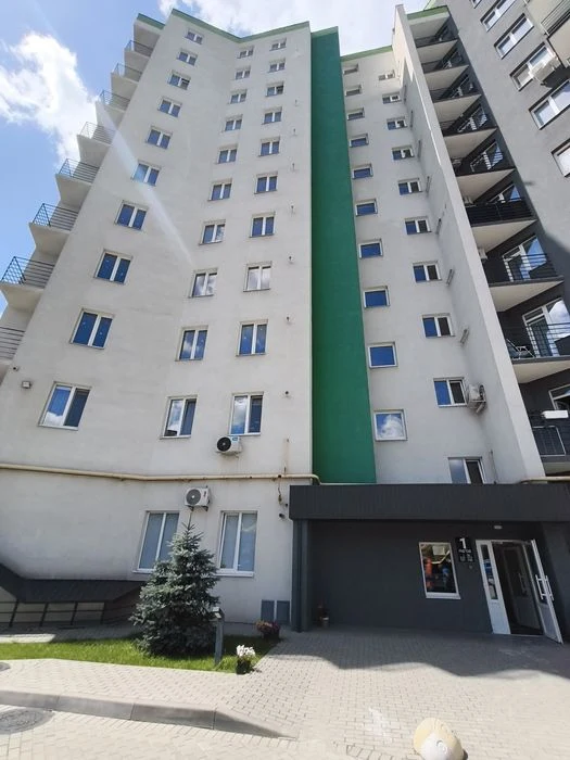 Large 1-room apartment in an elite building. Borodinsky microdistrict.