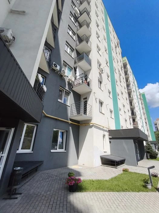 Large 1-room apartment in an elite building. Borodinsky microdistrict.