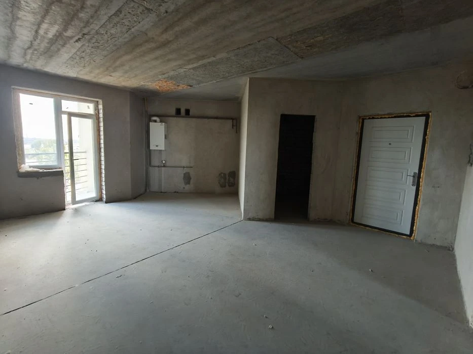Large 1-room apartment in an elite building. Borodinsky microdistrict.