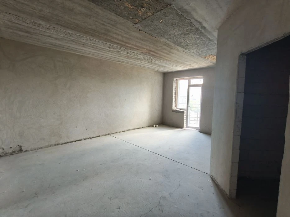 Large 1-room apartment in an elite building. Borodinsky microdistrict.