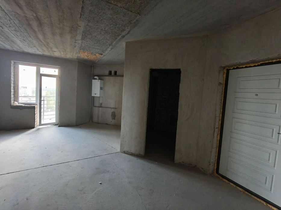 Large 1-room apartment in an elite building. Borodinsky microdistrict.