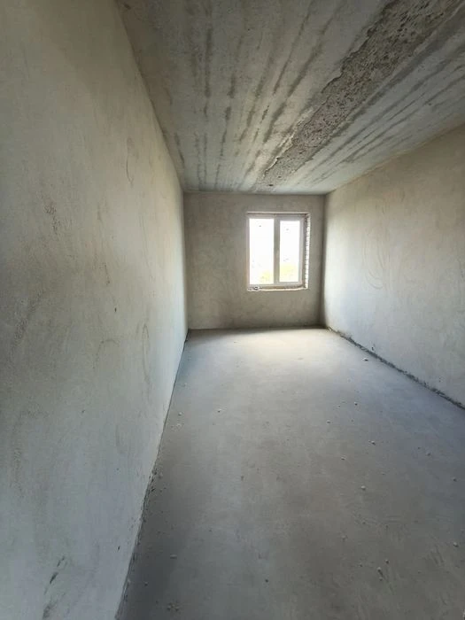 Large 1-room apartment in an elite building. Borodinsky microdistrict.