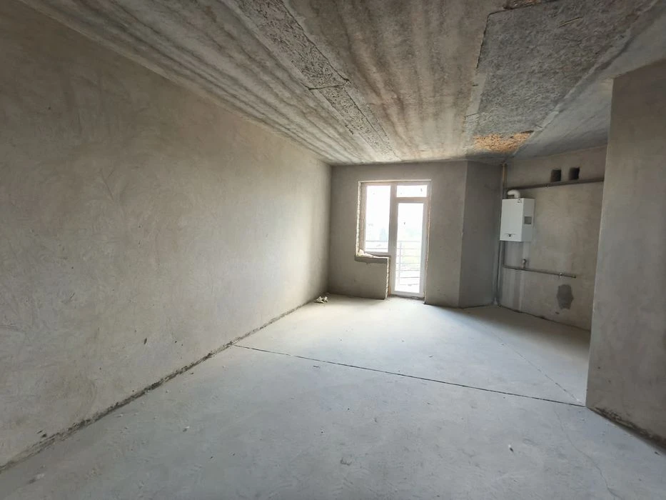 Large 1-room apartment in an elite building. Borodinsky microdistrict.