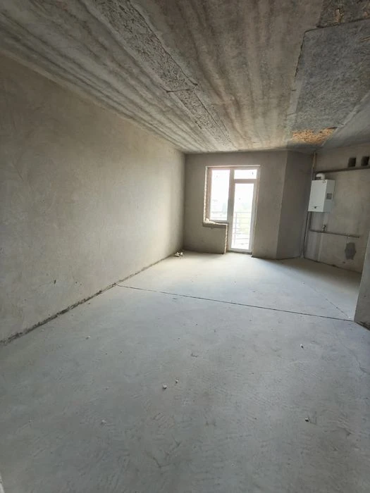 Large 1-room apartment in an elite building. Borodinsky microdistrict.