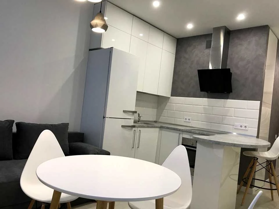 Apartment. Odessa, Sredny Fontannaya st.