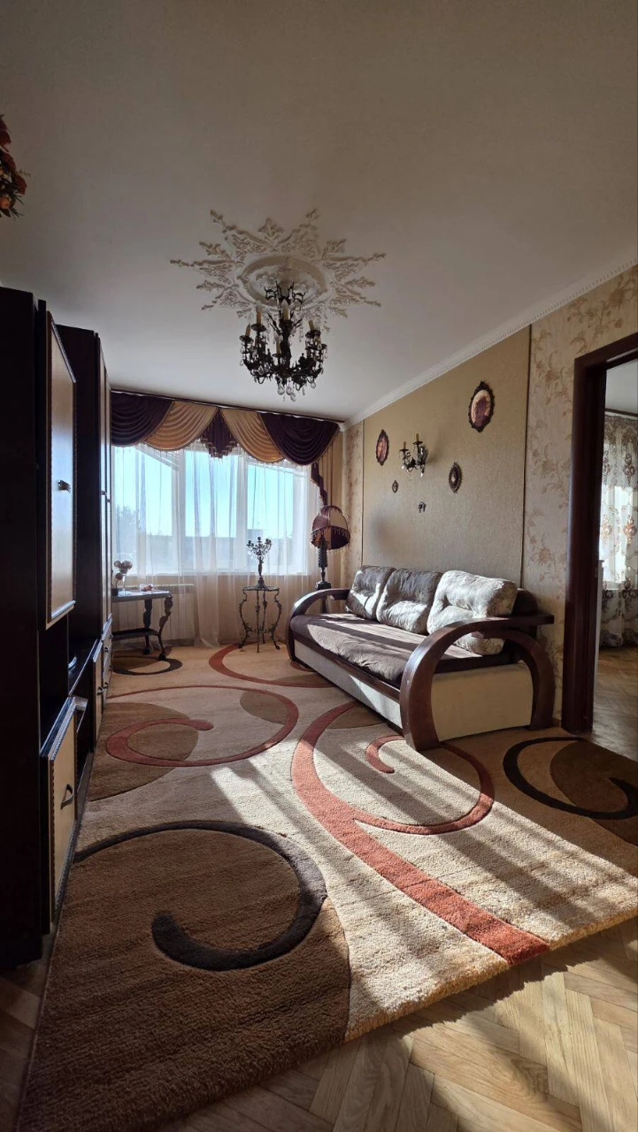Киев, Микильская Борщагивка, 3к. Газ. Рядом с кинотеатром «Лейпци»