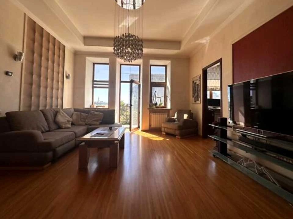 Apartment. Vinnytsia, Soborna St.