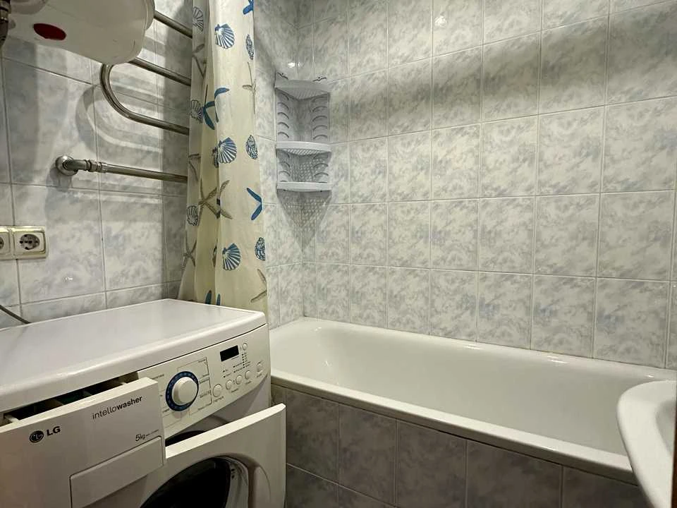 Apartment. Lviv, Red Poplar Avenue