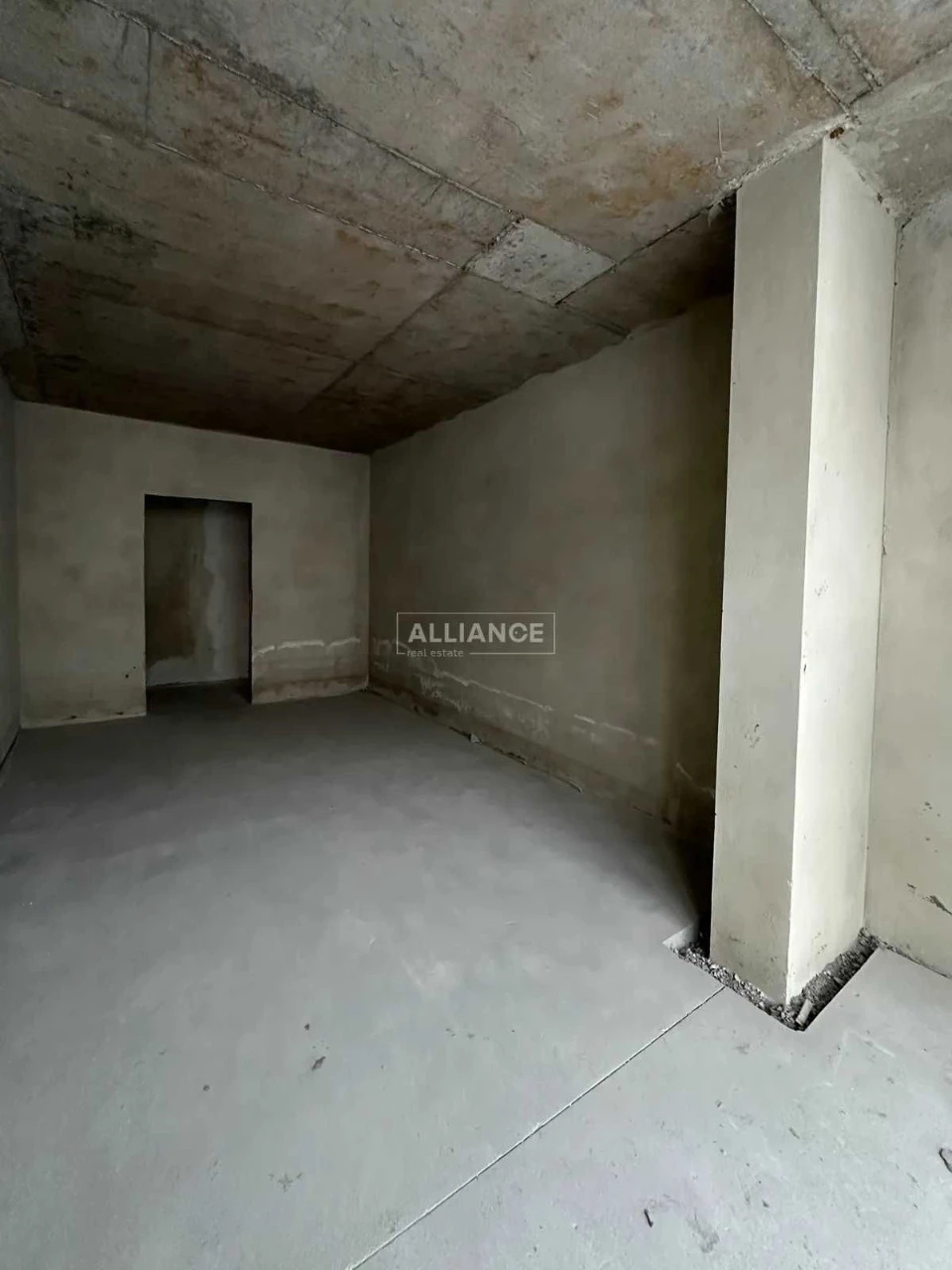 2-room apartment. Partial renovation.