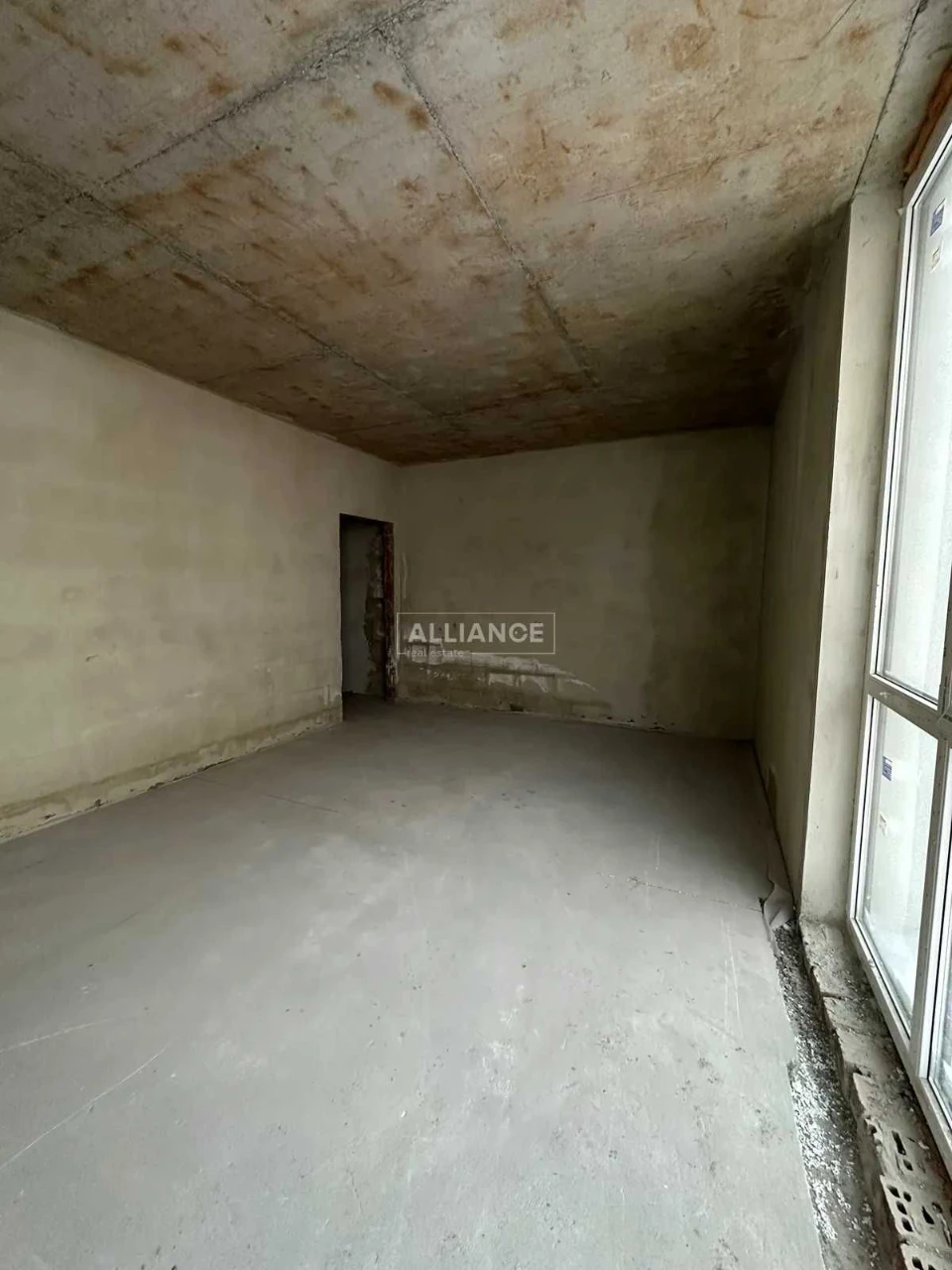 2-room apartment. Partial renovation.