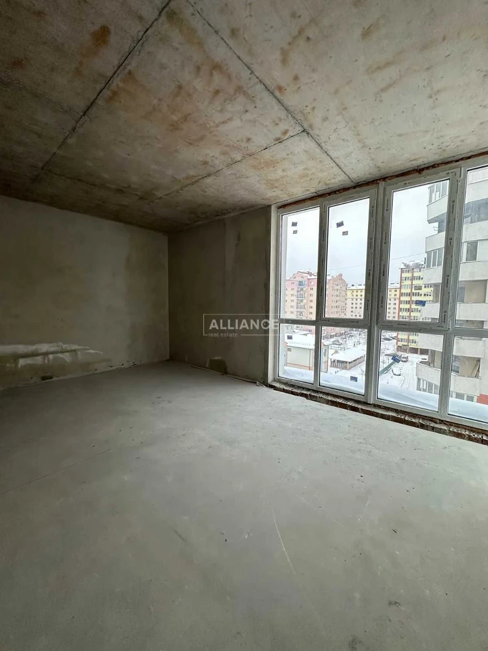 2-room apartment. Partial renovation.
