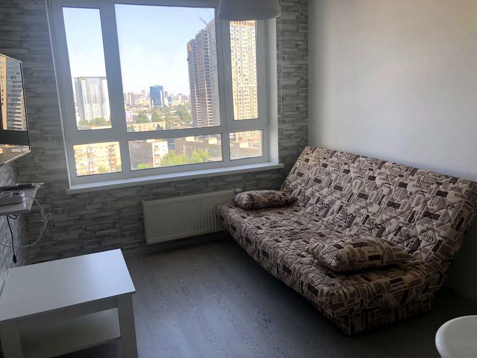 Apartment. Sholudenko st.