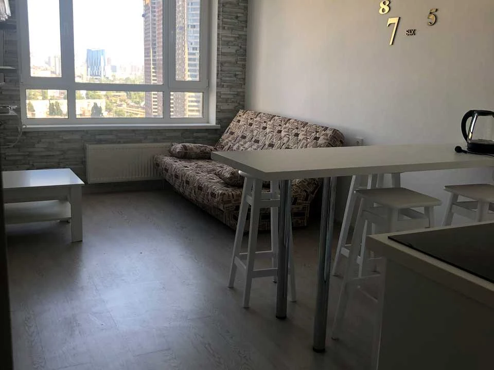 Apartment. Sholudenko st.