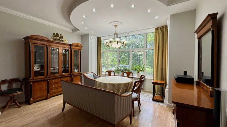 For Sale: Spacious 4-bedroom apartment (130 sq m) in Kyiv, Pechersk