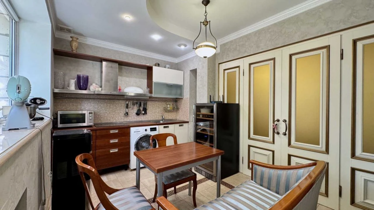 For Sale: Spacious 4-bedroom apartment (130 sq m) in Kyiv, Pechersk