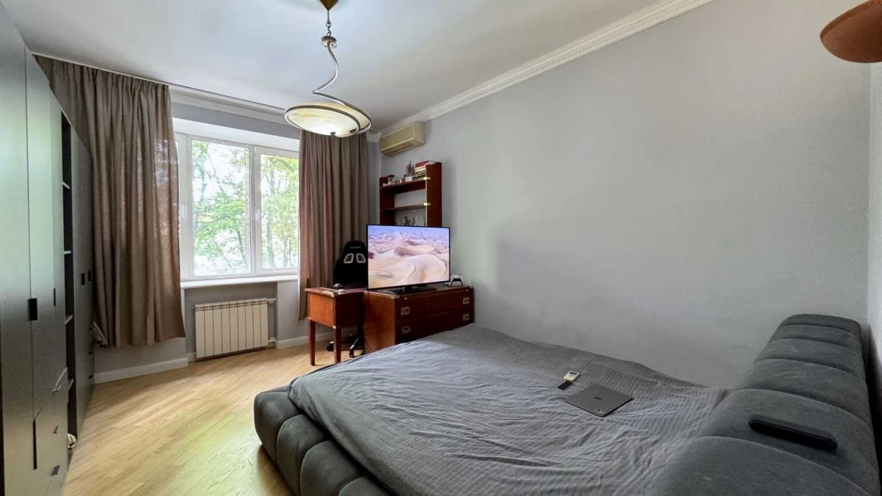 For Sale: Spacious 4-bedroom apartment (130 sq m) in Kyiv, Pechersk