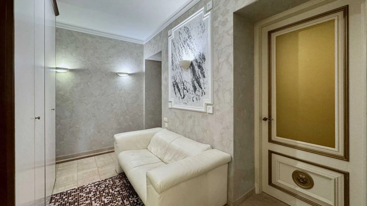 For Sale: Spacious 4-bedroom apartment (130 sq m) in Kyiv, Pechersk