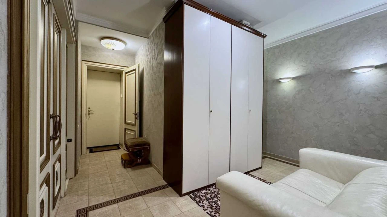For Sale: Spacious 4-bedroom apartment (130 sq m) in Kyiv, Pechersk