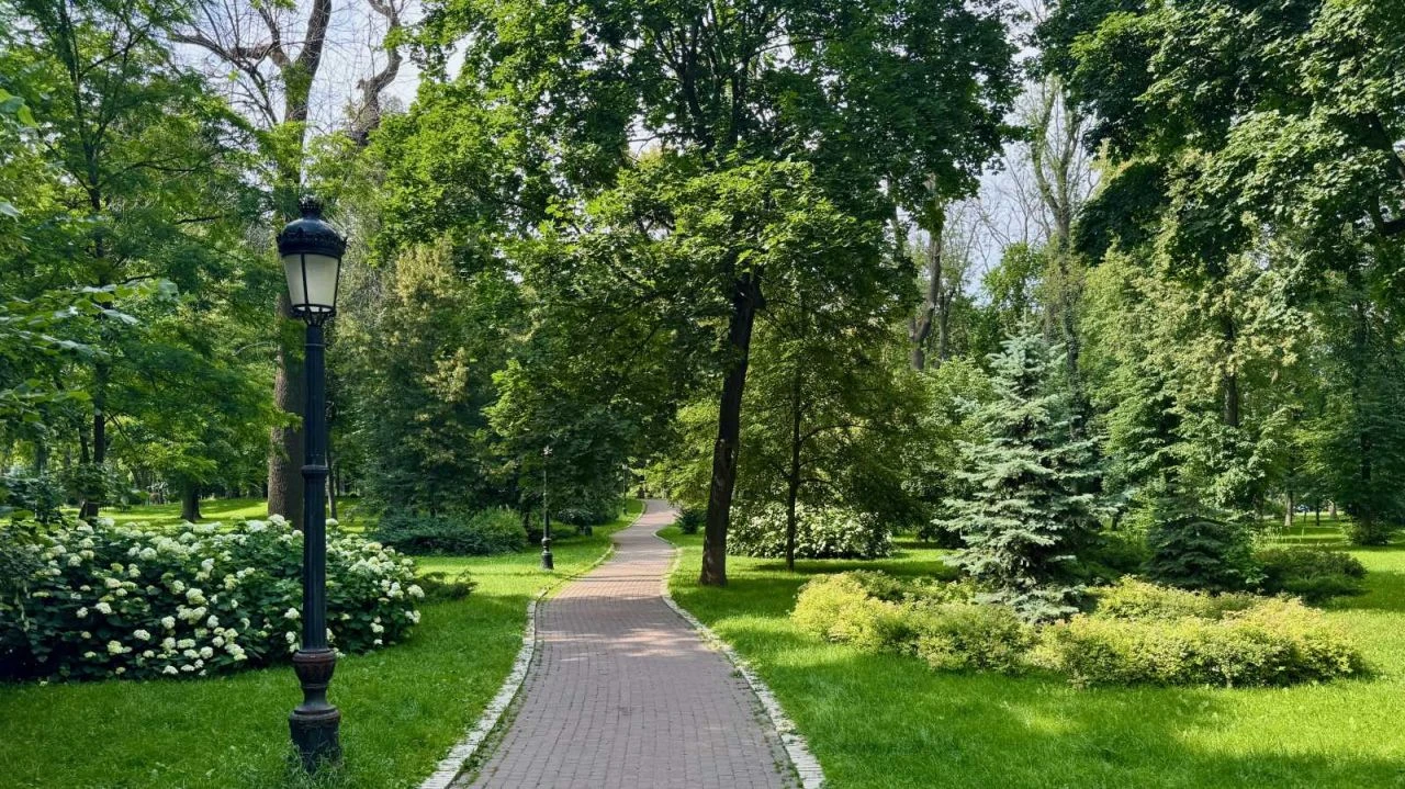 For Sale: Spacious 4-bedroom apartment (130 sq m) in Kyiv, Pechersk