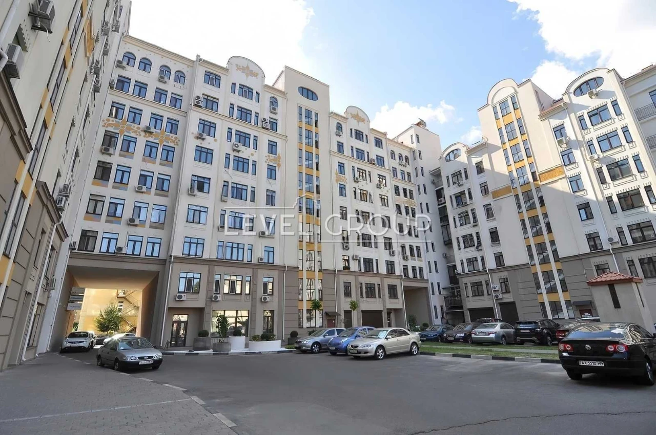 Продаж 3-кімнатної квартири на Подолі, Київ, вул. Щекавицька 30/39