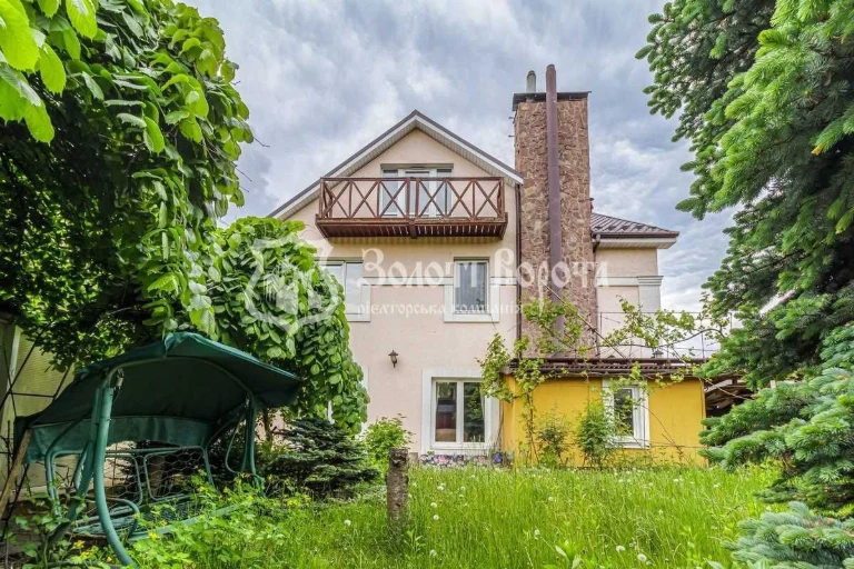 House, 3 floors. 5 sections. Renovated. Zbruksa 5, Svyatoshyn
