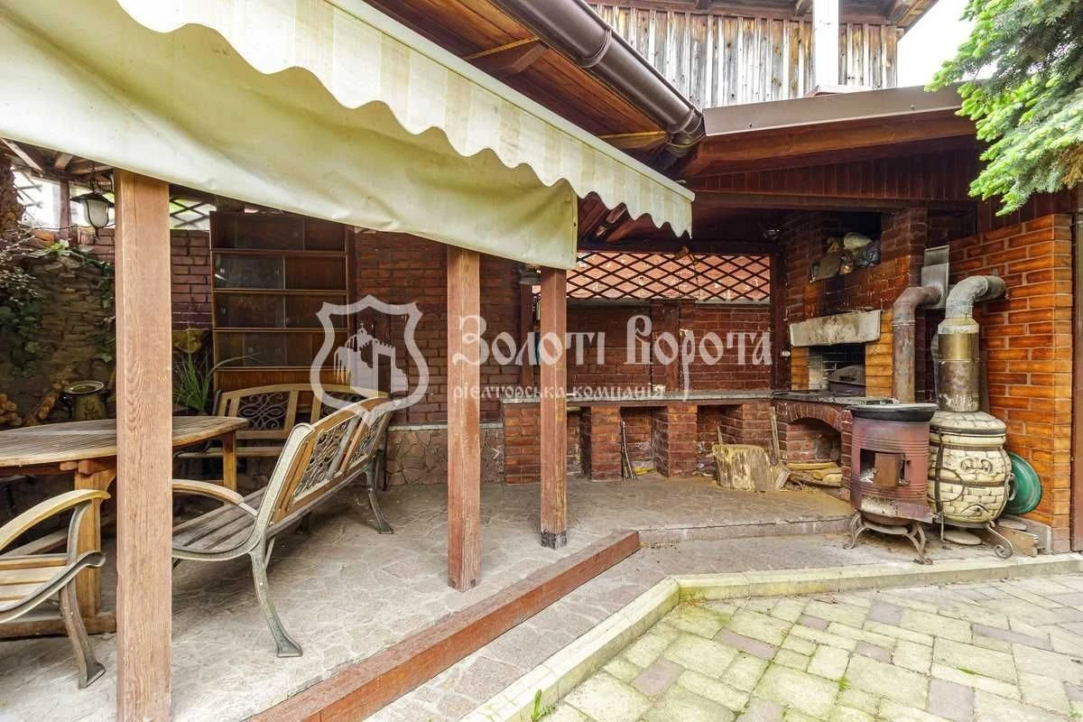 House, 3 floors. 5 sections. Renovated. Zbruksa 5, Svyatoshyn
