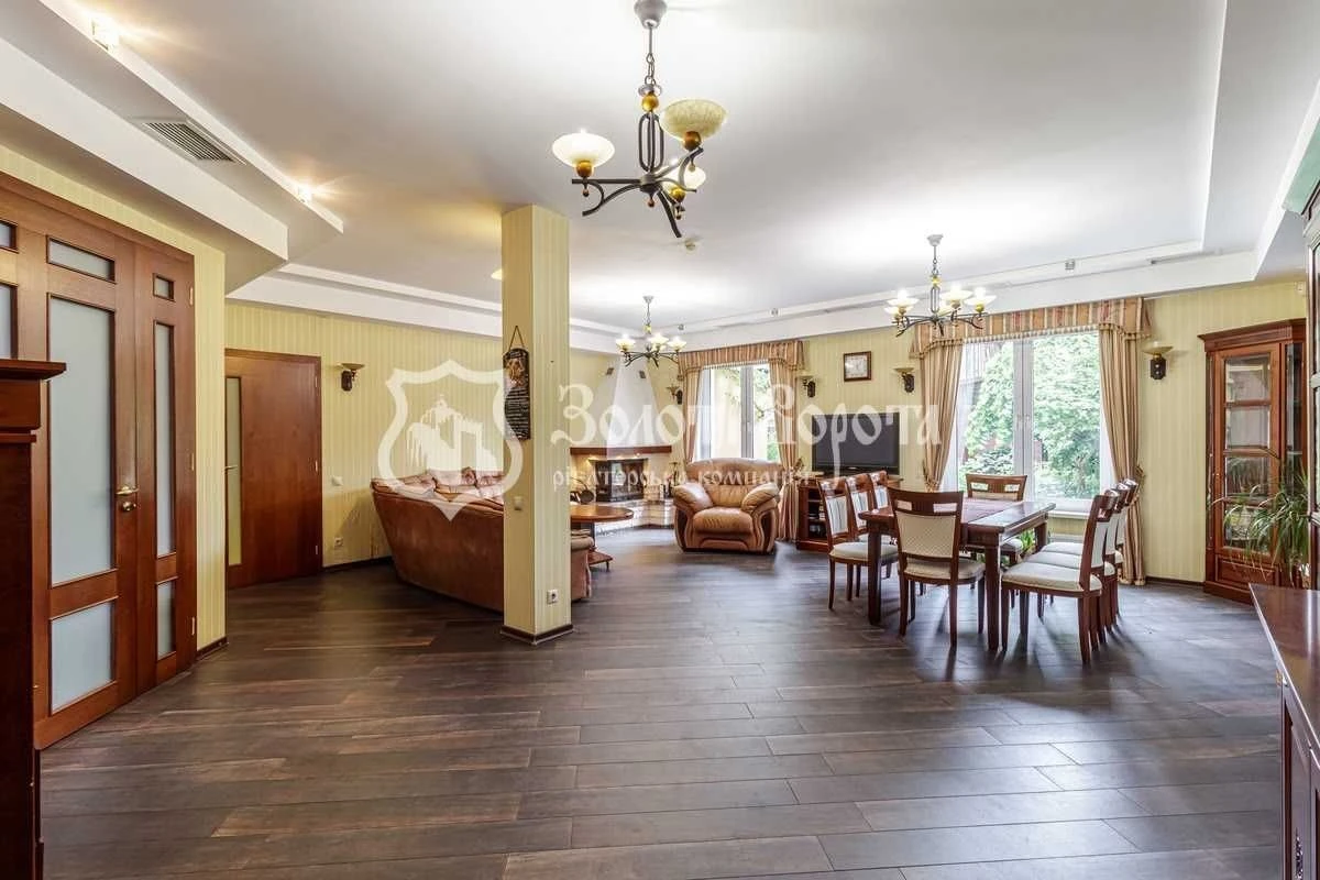 House, 3 floors. 5 sections. Renovated. Zbruksa 5, Svyatoshyn