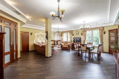 House, 3 floors. 5 sections. Renovated. Zbruksa 5, Svyatoshyn