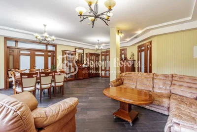 House, 3 floors. 5 sections. Renovated. Zbruksa 5, Svyatoshyn