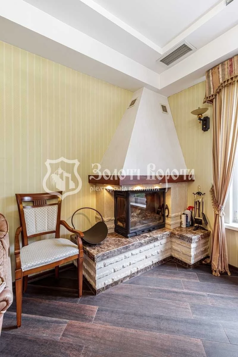 House, 3 floors. 5 sections. Renovated. Zbruksa 5, Svyatoshyn