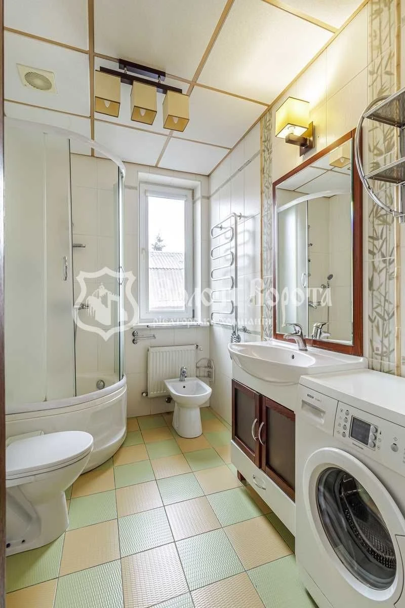 House, 3 floors. 5 sections. Renovated. Zbruksa 5, Svyatoshyn