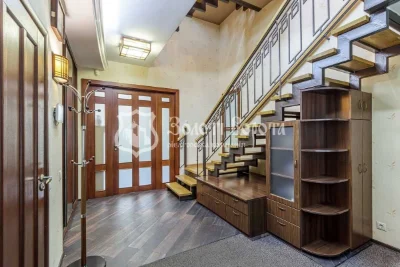 House, 3 floors. 5 sections. Renovated. Zbruksa 5, Svyatoshyn