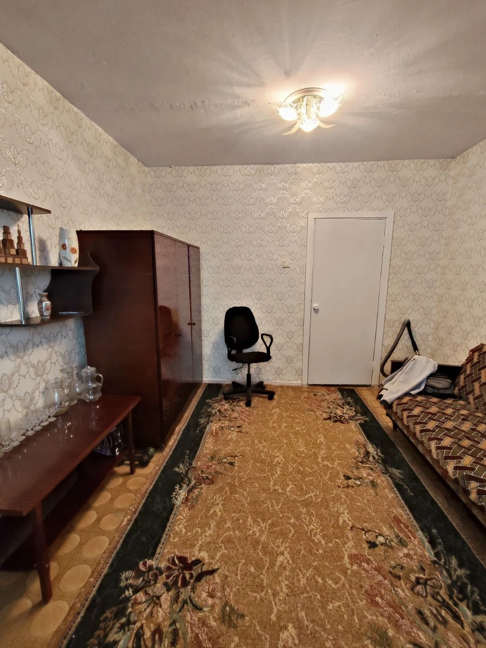 Selling 2-room apartment on Central Avenue