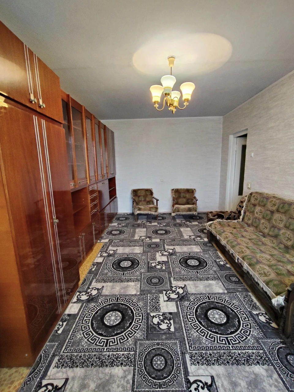 Selling 2-room apartment on Central Avenue
