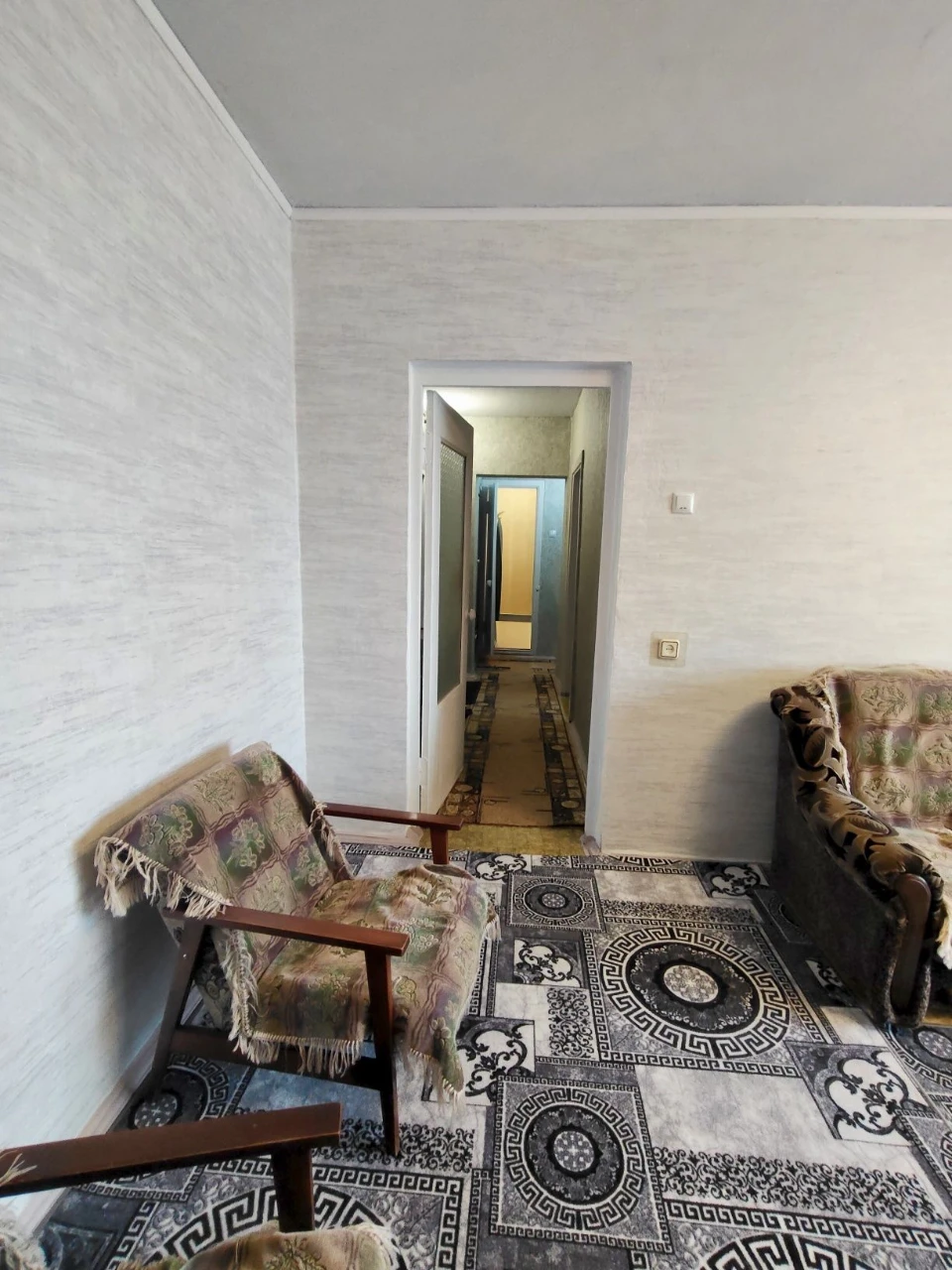 Selling 2-room apartment on Central Avenue