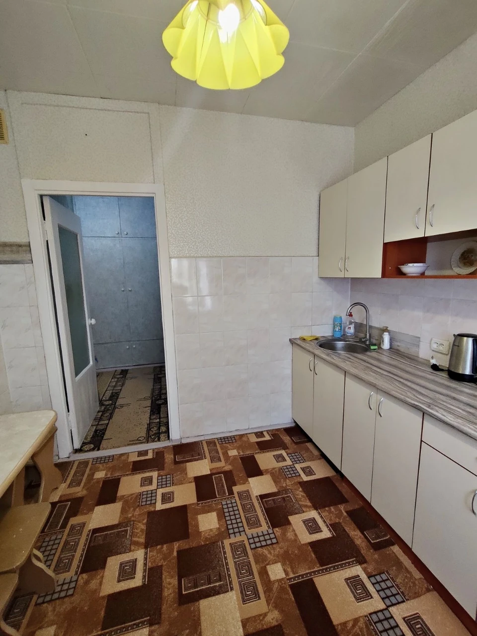Selling 2-room apartment on Central Avenue