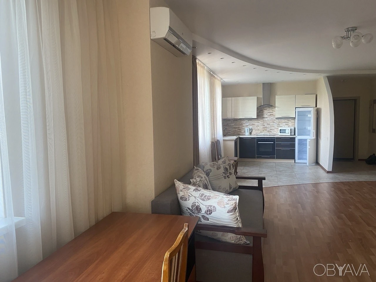 Сдается 2-комнатная квартира в центре, Печерск, 4 этаж, Деловая, 2Б.