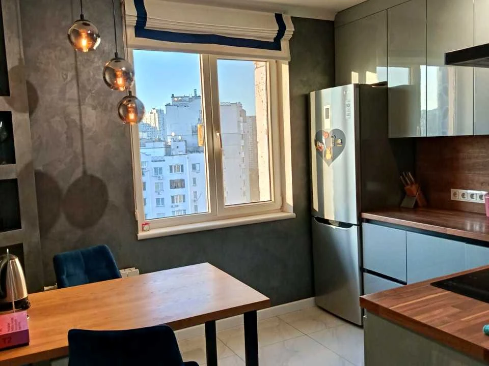 Квартира. Киев, улица Анны Ахматовой