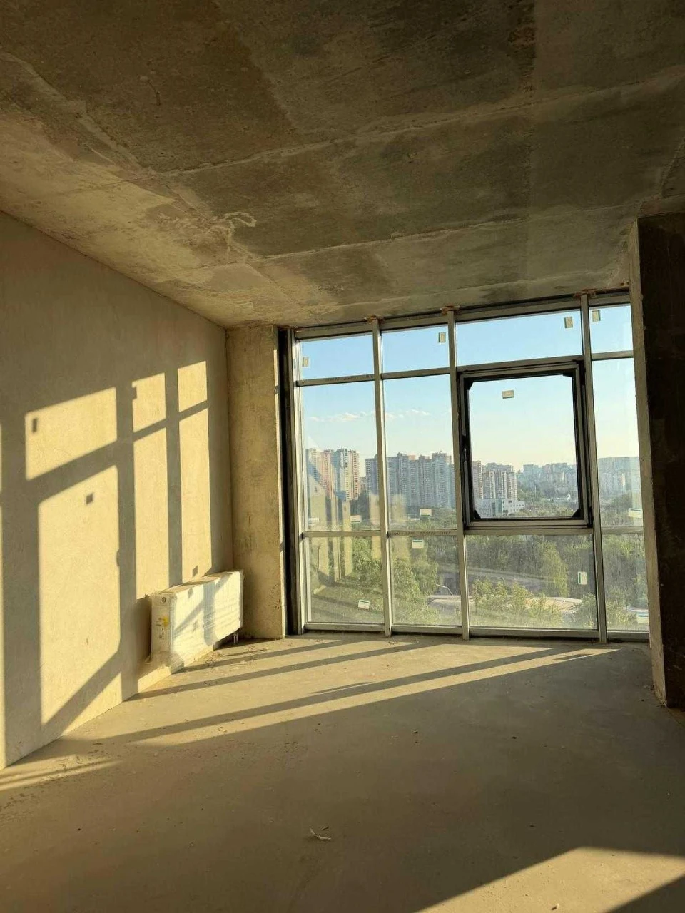 Spacious 1-bedroom apartment with a great view in the Novopecherski Lipki residential complex