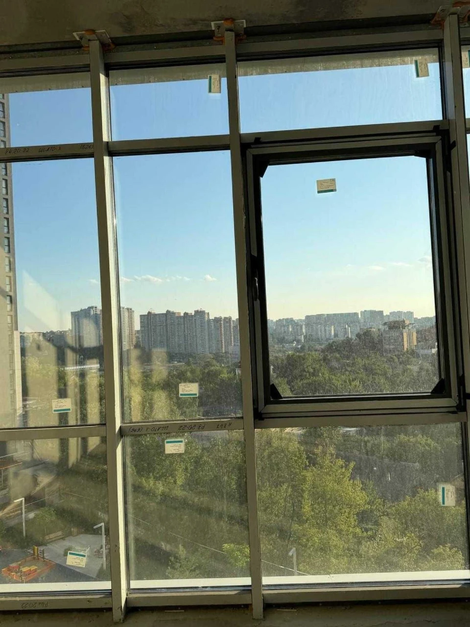 Spacious 1-bedroom apartment with a great view in the Novopecherski Lipki residential complex