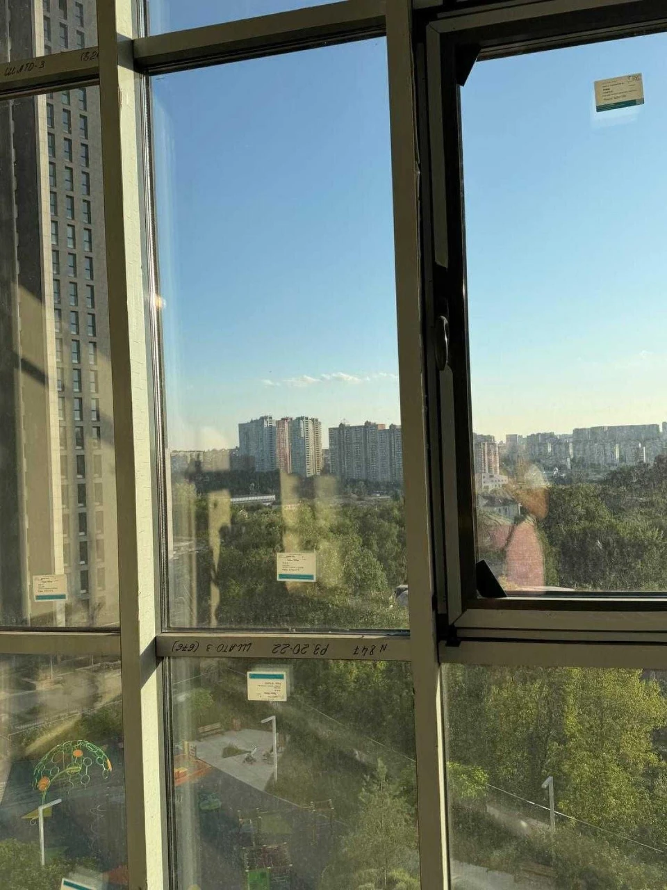 Spacious 1-bedroom apartment with a great view in the Novopecherski Lipki residential complex