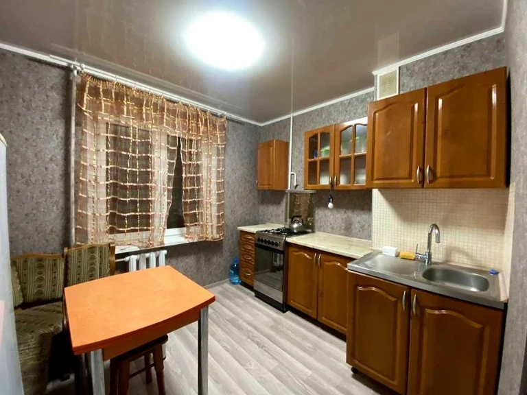 Apartment. Odesa, Lustdorfskoye road, street.