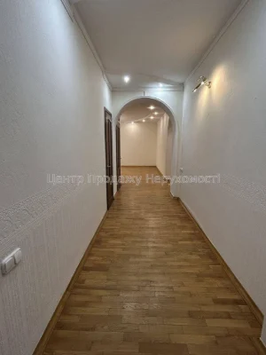 Продається 5-кімнатна квартира 180 м², Київ.