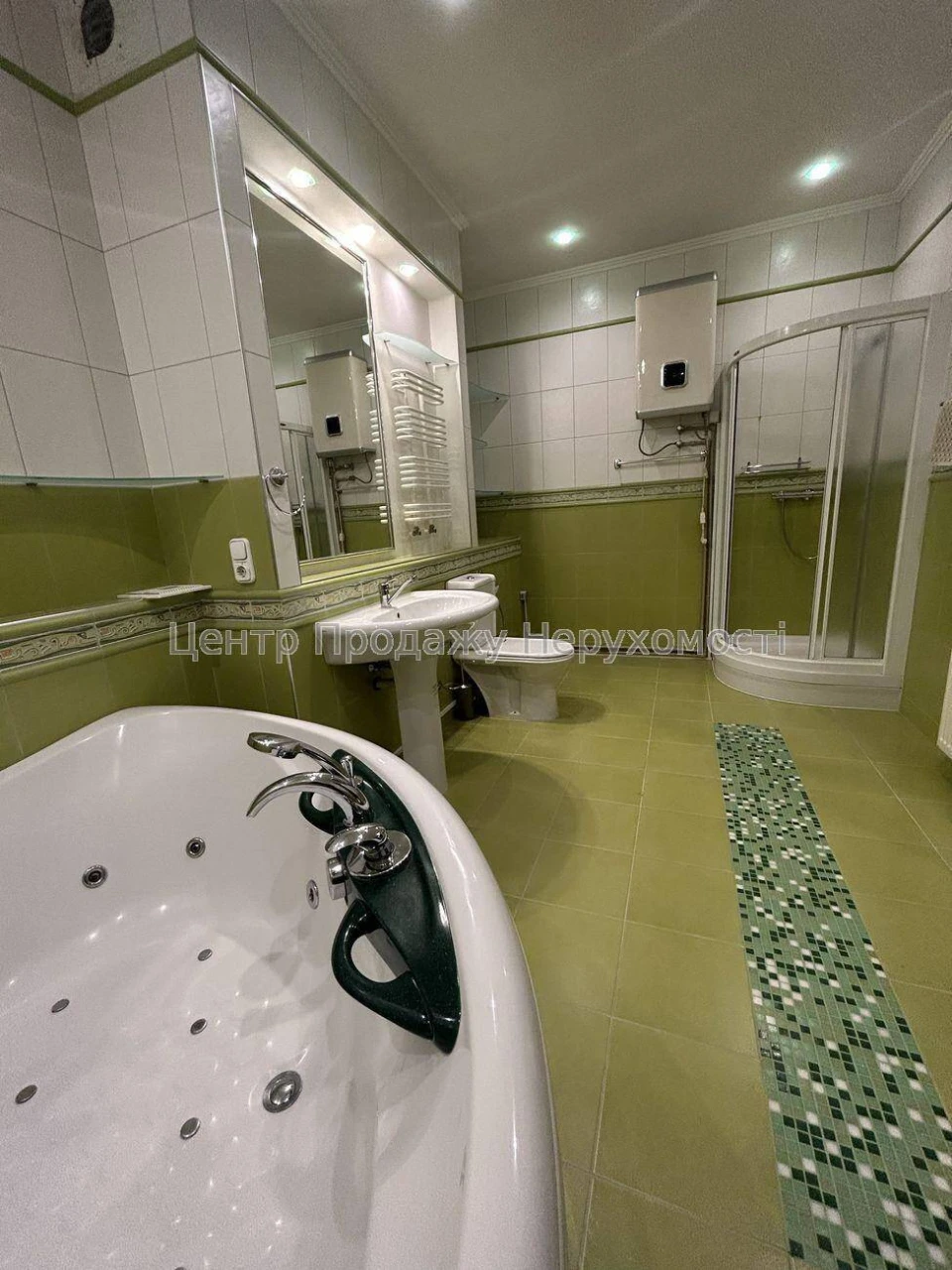 Продається 5-кімнатна квартира 180 м², Київ.