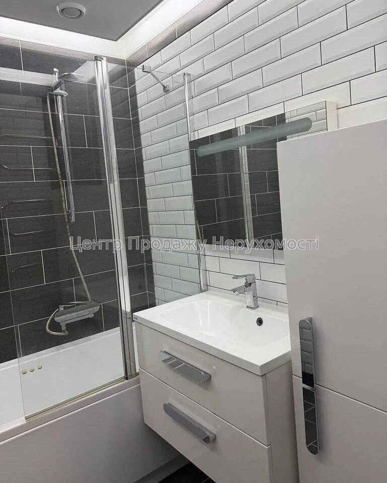 Продаж 2-кімн. квартири, 18/22 поверх, 65.10 м² в Києві.