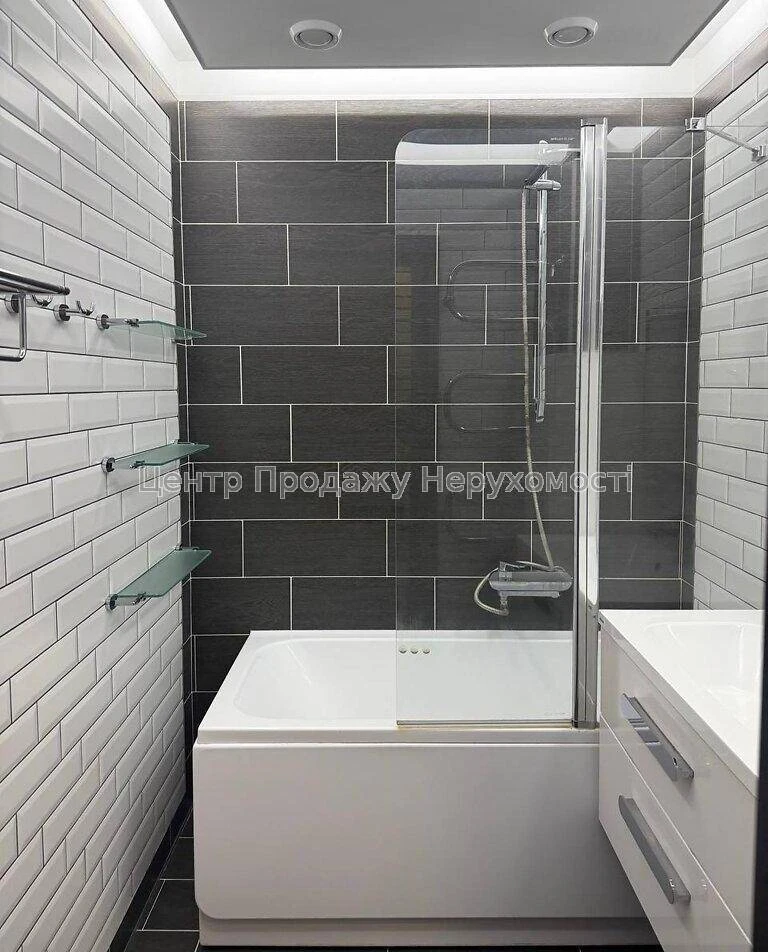 Продаж 2-кімн. квартири, 18/22 поверх, 65.10 м² в Києві.
