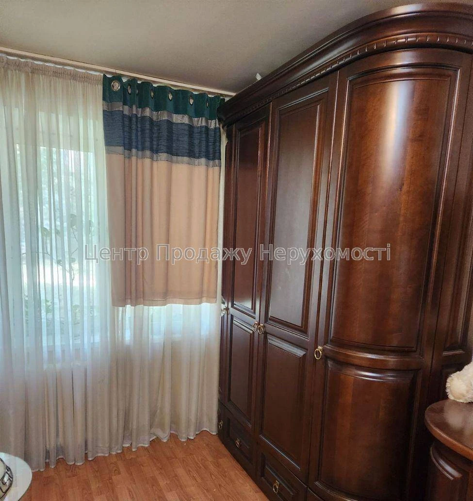 Sale of 1-bedroom apartment 28.5 m², Kyiv, 1st floor of 5 – excellent