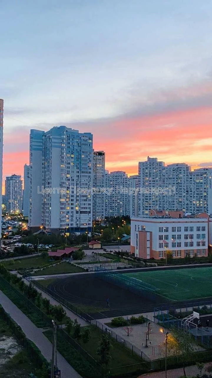 Sale of a 3-room apartment 110 m², 9th/17th floor, Kyiv. Excellent