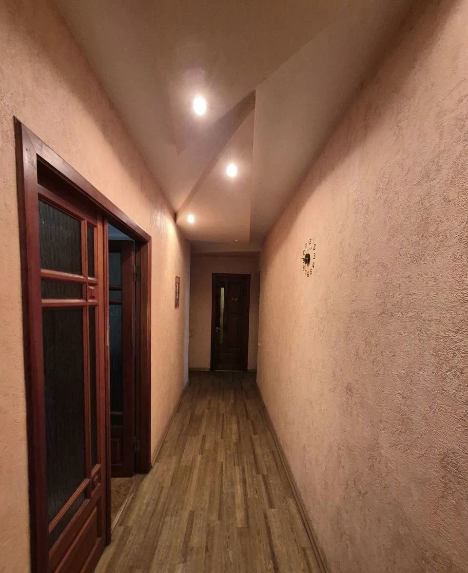 Продається 3-кімнатна квартира. Ольгіївський узвіз. Спецпроект.